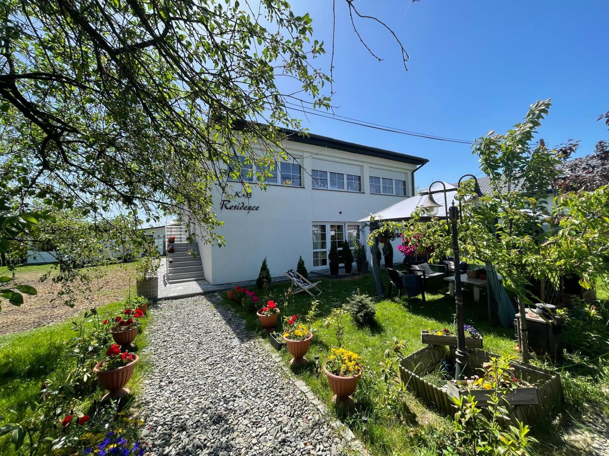 K&B Residence Jarosław Eksteriør billede